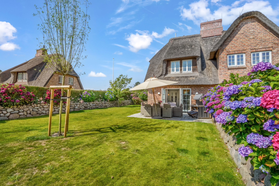 Bild - Haushälfte unter Reet in schöner Lage von Wenningstedt