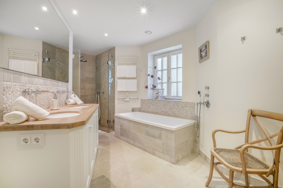 Bild - Haushälfte unter Reet in schöner Lage von Wenningstedt