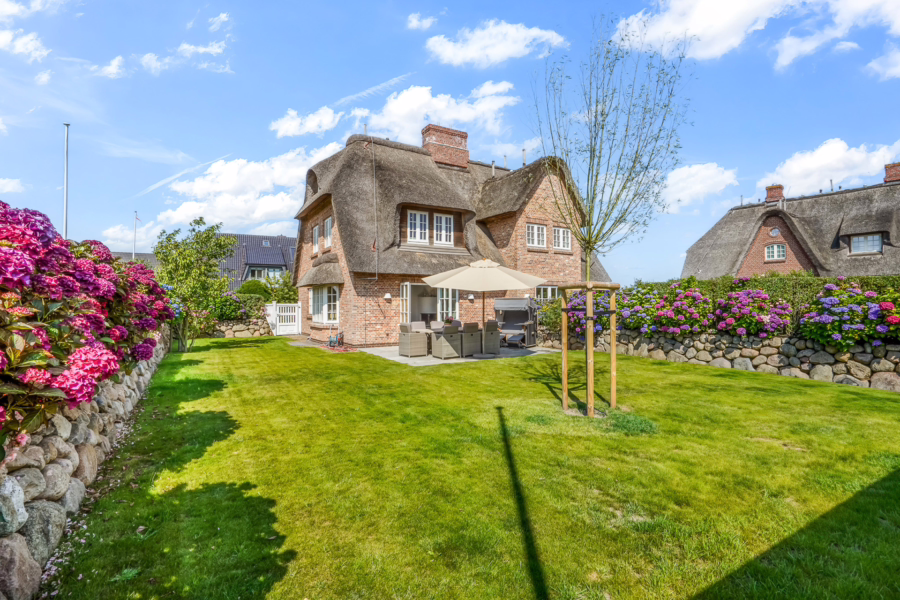 Bild - Haushälfte unter Reet in schöner Lage von Wenningstedt