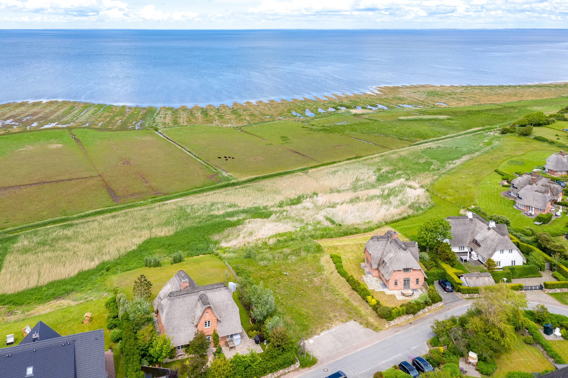 Bild - Grundstück für einen Neubau unter Reet in erster Wattreihe von Morsum