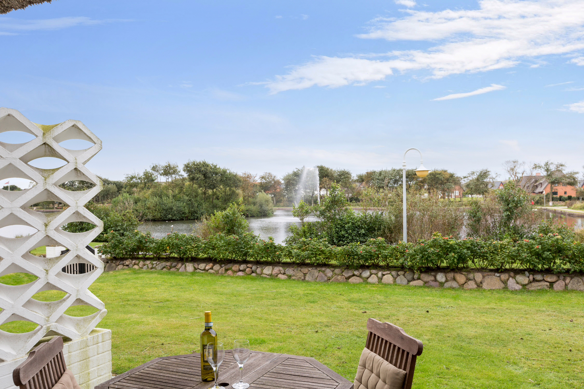 Bild - Schöne Erdgeschoss-Wohnung unter Reet mit Blick auf den Wenningstedter Dorfteich