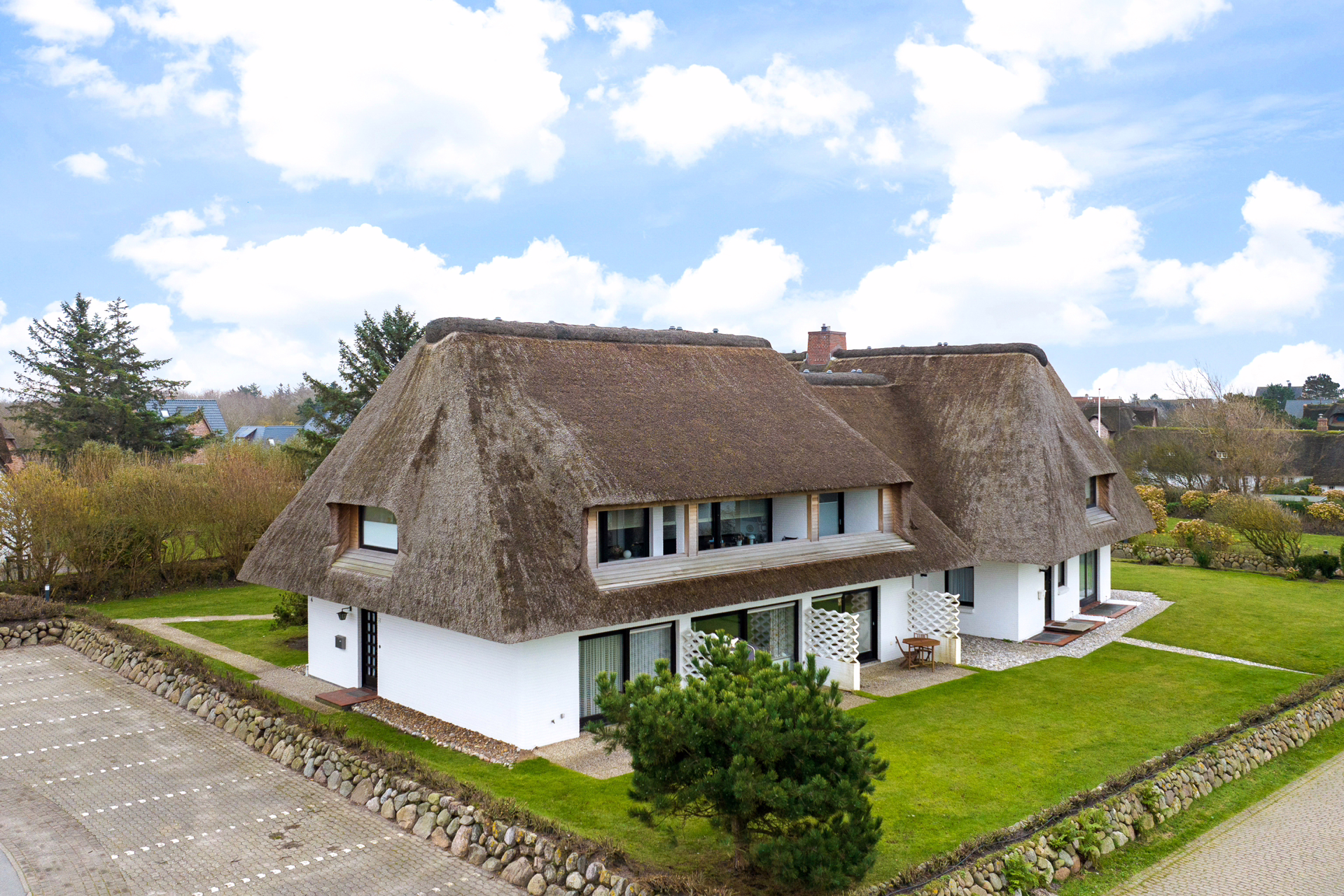 Bild - Schöne Erdgeschoss-Wohnung unter Reet mit Blick auf den Wenningstedter Dorfteich