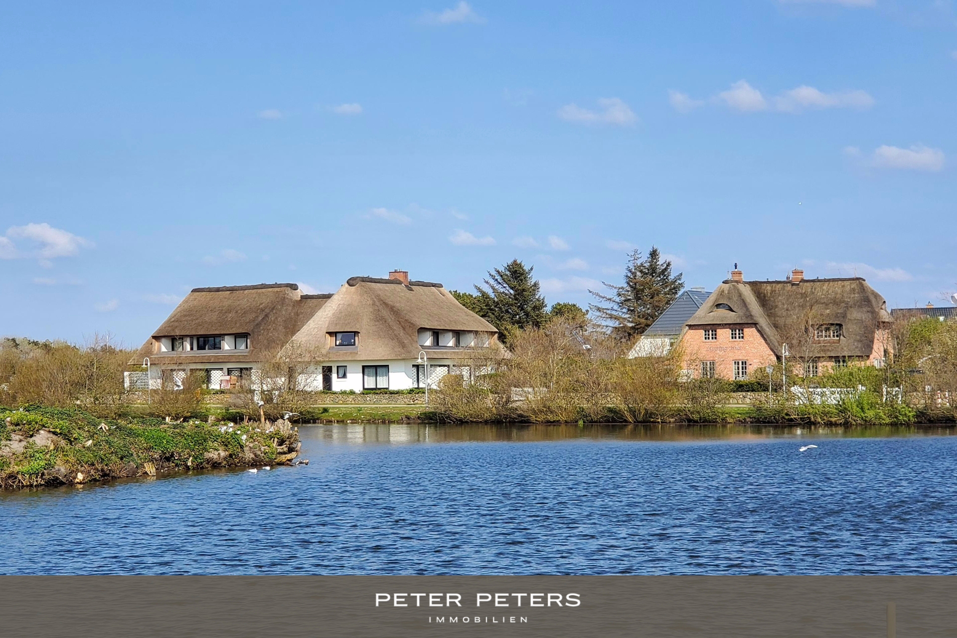 Schöne Erdgeschoss-Wohnung unter Reet mit Blick auf den Wenningstedter Dorfteich, 25996 Wenningstedt, Ferienwohnung