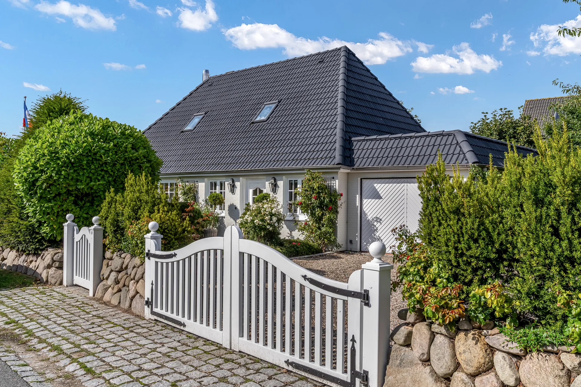 Bild - Besonderes Einzelhaus auf einer Ebene mit idyllischem Grundstück