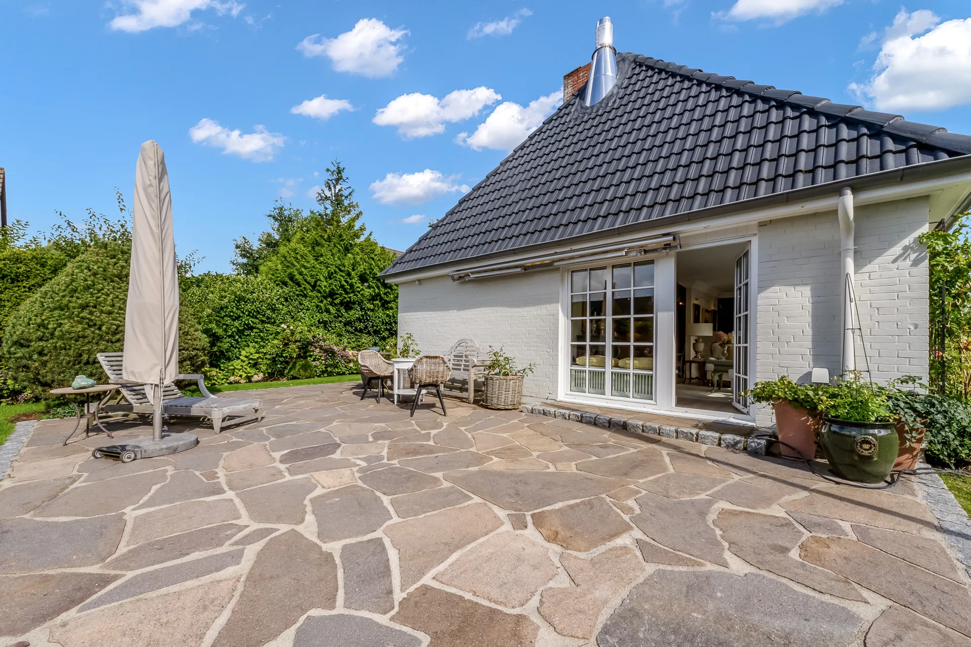 Bild - Besonderes Einzelhaus auf einer Ebene mit idyllischem Grundstück