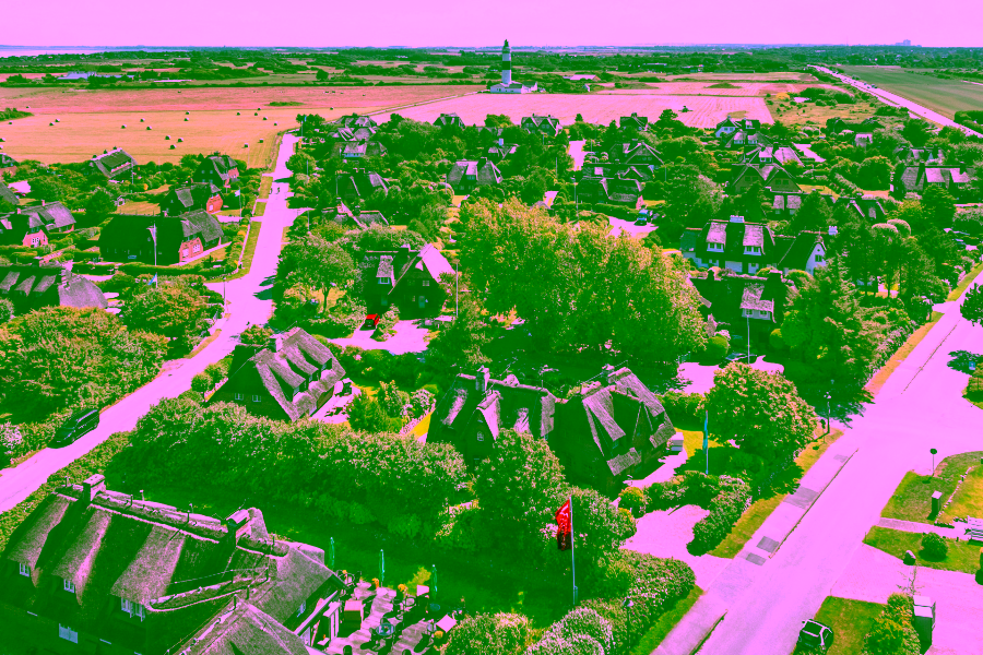 Bild - Großzügige Doppelhaushälfte unter Reet mit Einzelhauscharakter in Kampen