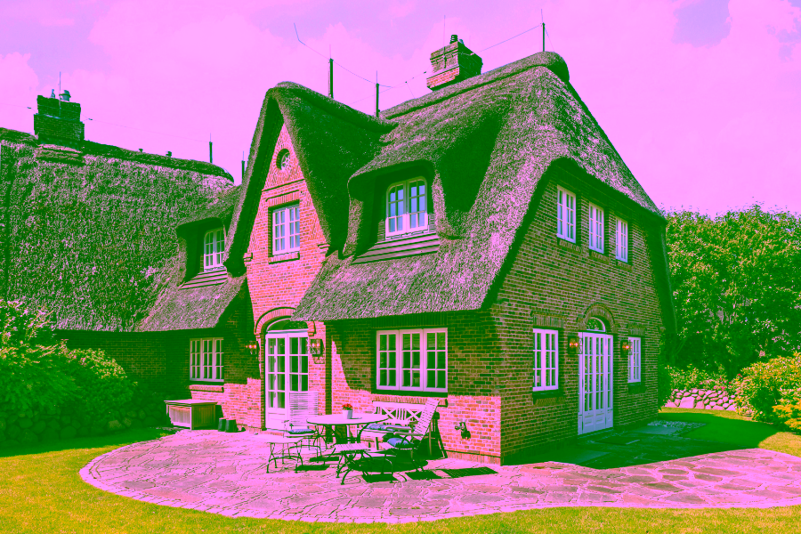 Bild - Großzügige Doppelhaushälfte unter Reet mit Einzelhauscharakter in Kampen