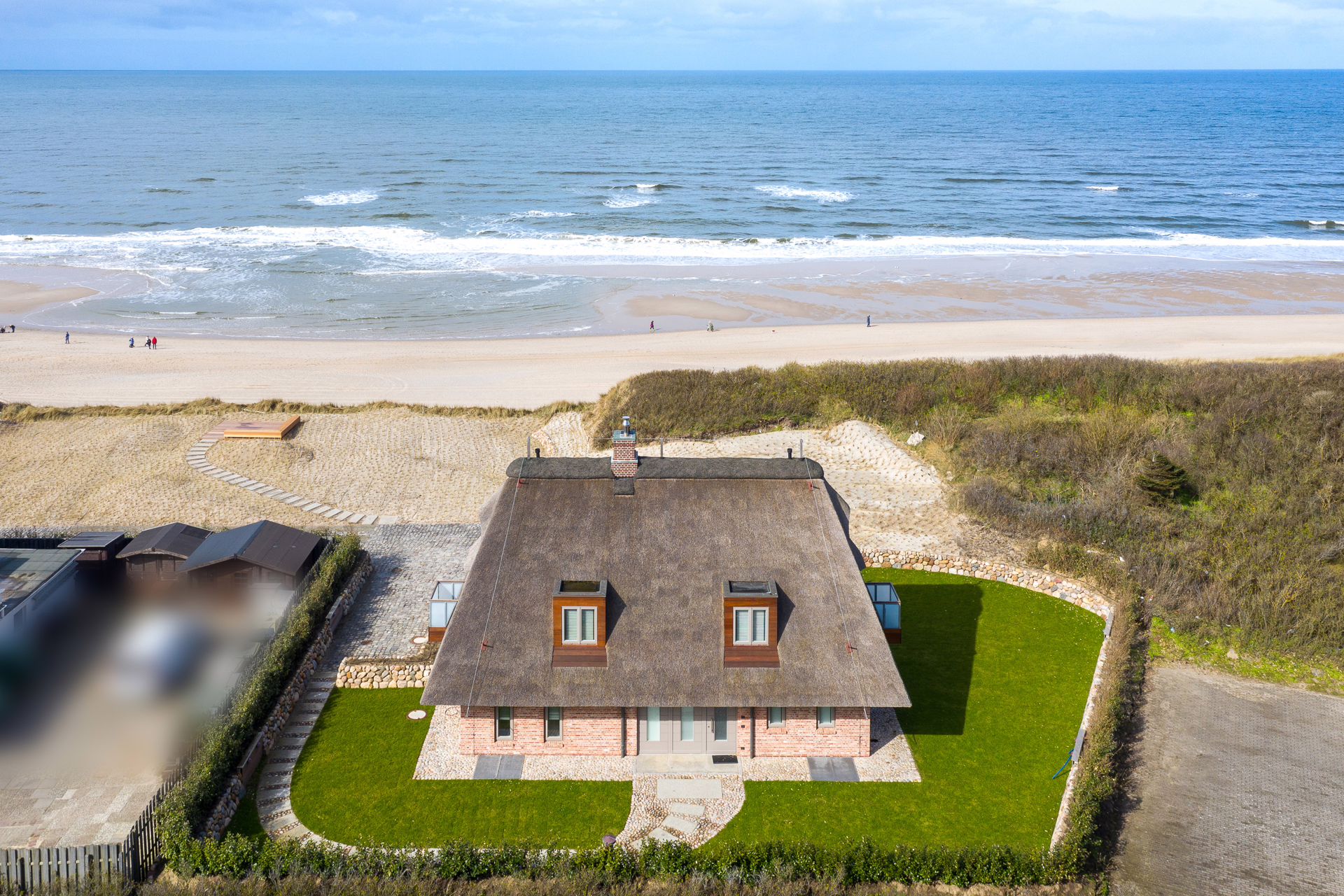 Bild - Neubau – Einzelhaus unter Reet direkt hinter dem Kliff mit Meerblick