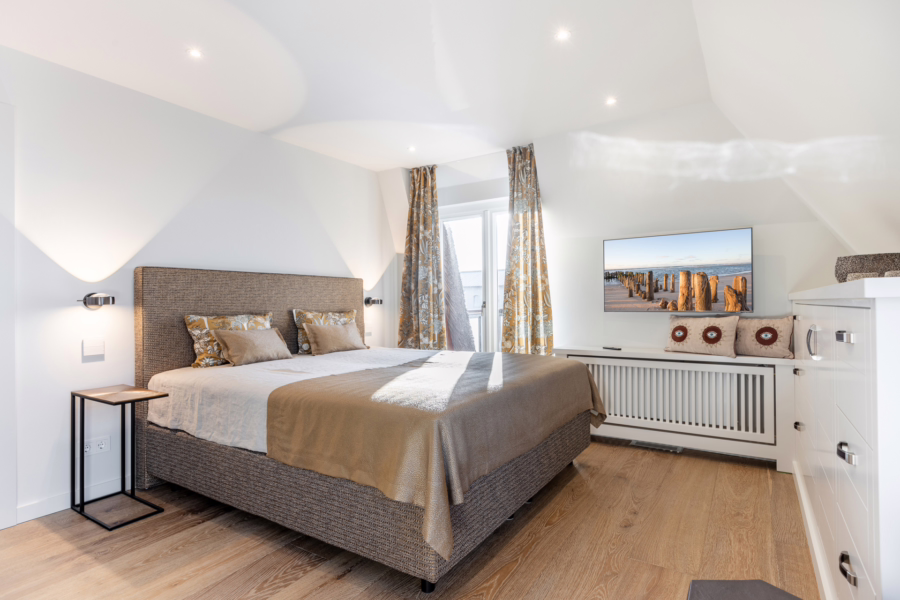 Bild - Neubau – Einzelhaus unter Reet direkt hinter dem Kliff mit Meerblick