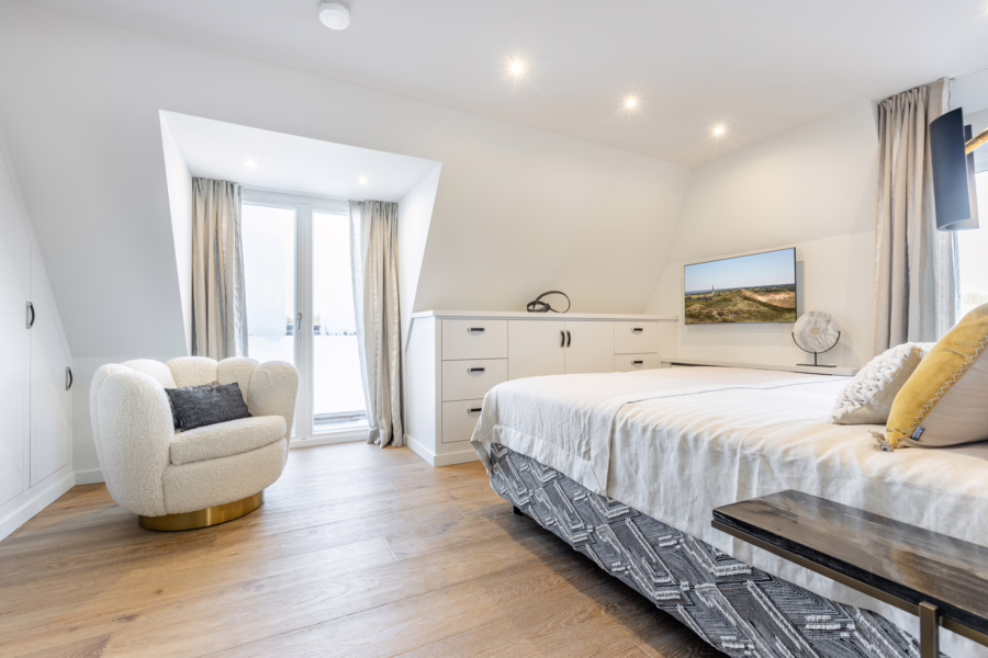 Bild - Neubau – Einzelhaus unter Reet direkt hinter dem Kliff mit Meerblick