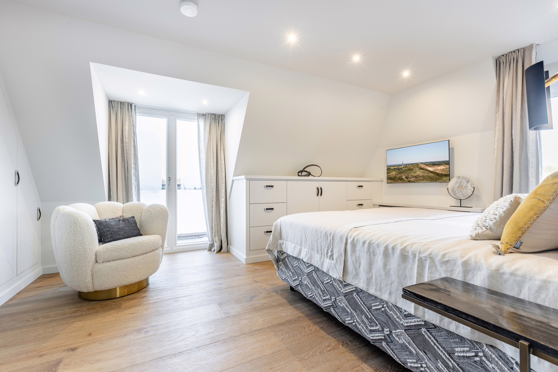 Bild - Neubau – Einzelhaus unter Reet direkt hinter dem Kliff mit Meerblick