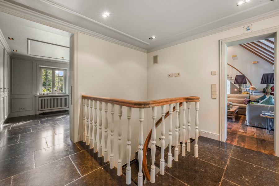 Bild - Stilvolles Einfamilienhaus mit Garage, eingebettet in ein traumhaftes Grundstück in Morsum