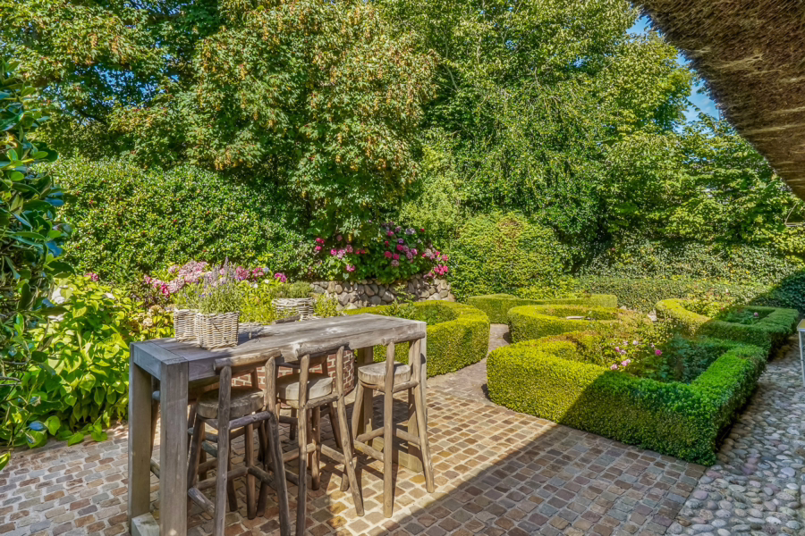 Bild - Stilvolles Einfamilienhaus mit Garage, eingebettet in ein traumhaftes Grundstück in Morsum