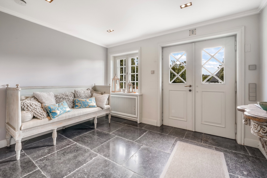 Bild - Stilvolles Einfamilienhaus mit Garage, eingebettet in ein traumhaftes Grundstück in Morsum