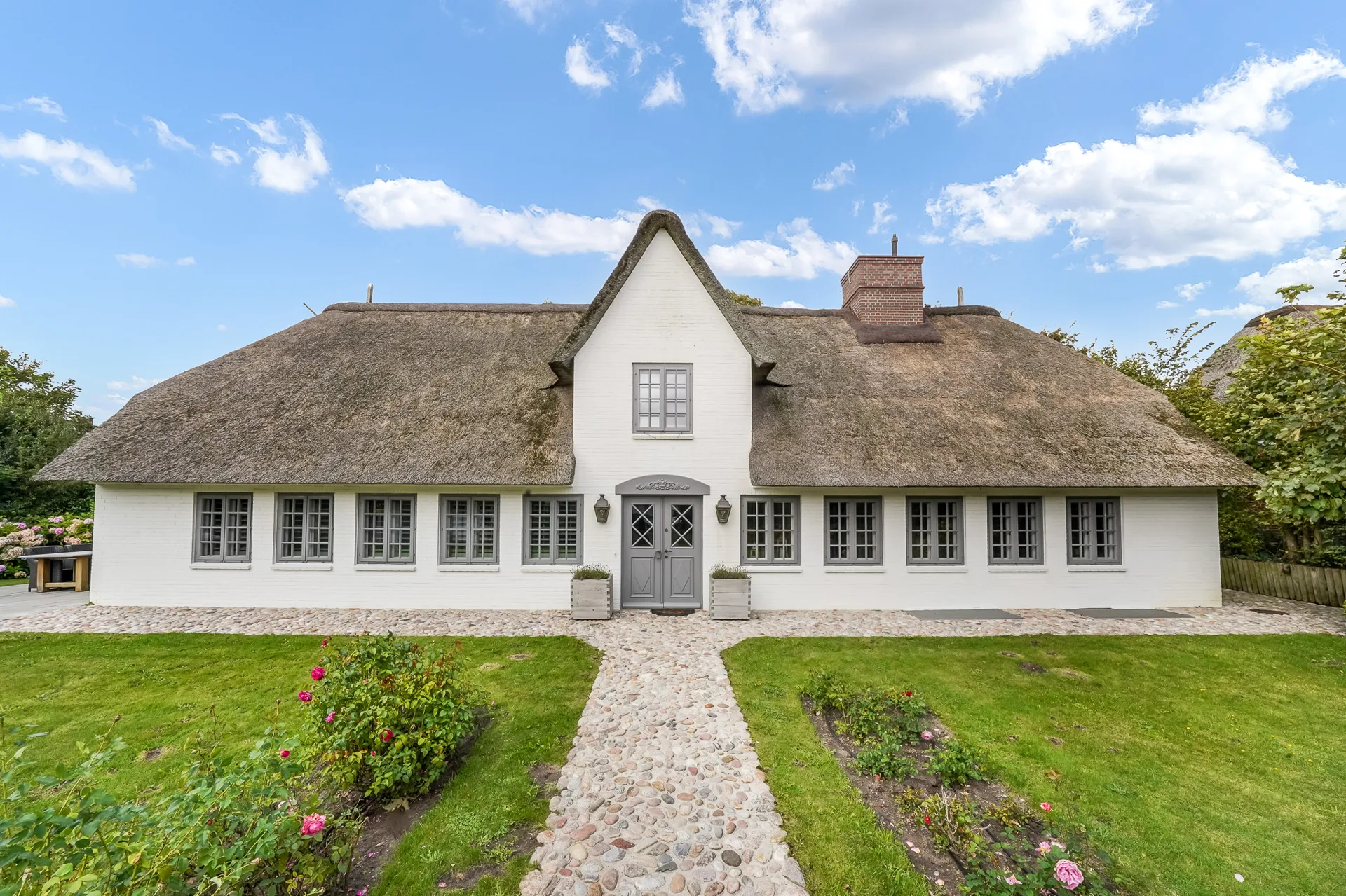 Stilvolles Einfamilienhaus mit Garage, eingebettet in ein traumhaftes Grundstück in Morsum - Bild (102087)