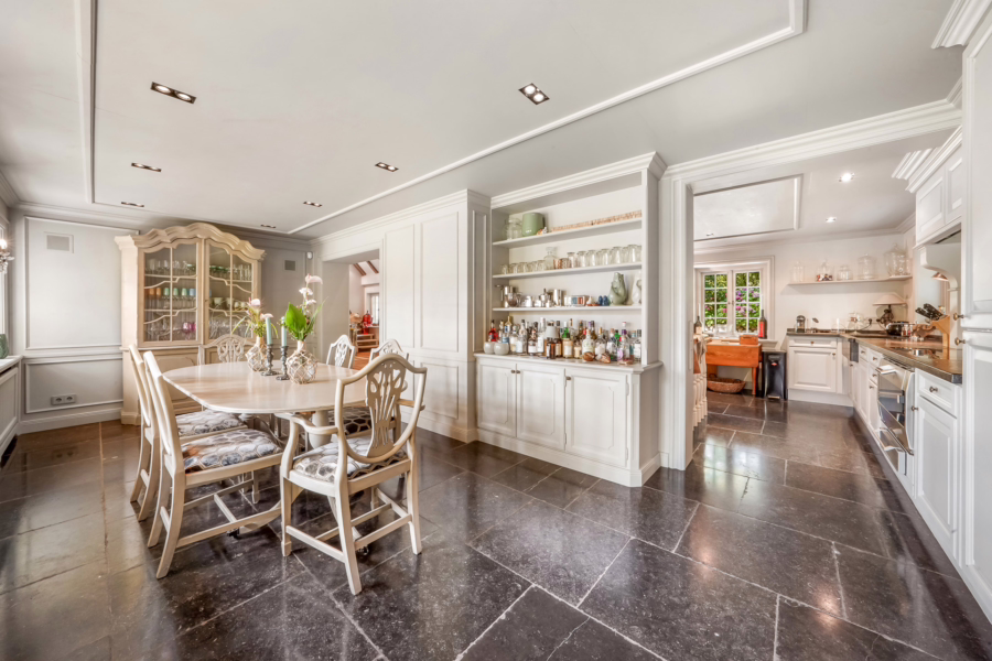 Bild - Stilvolles Einfamilienhaus mit Garage, eingebettet in ein traumhaftes Grundstück in Morsum