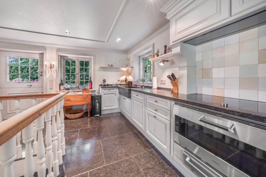 Bild - Stilvolles Einfamilienhaus mit Garage, eingebettet in ein traumhaftes Grundstück in Morsum