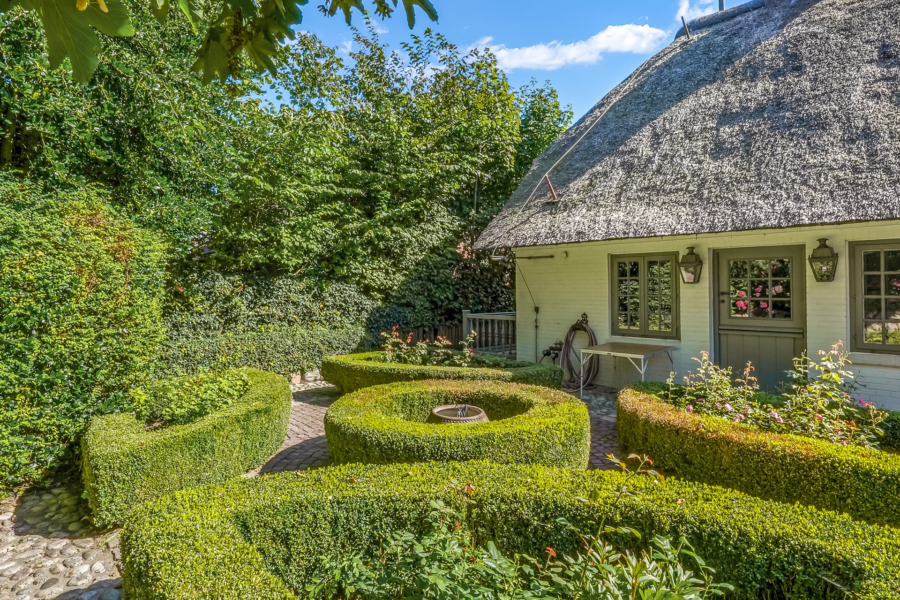 Bild - Stilvolles Einfamilienhaus mit Garage, eingebettet in ein traumhaftes Grundstück in Morsum