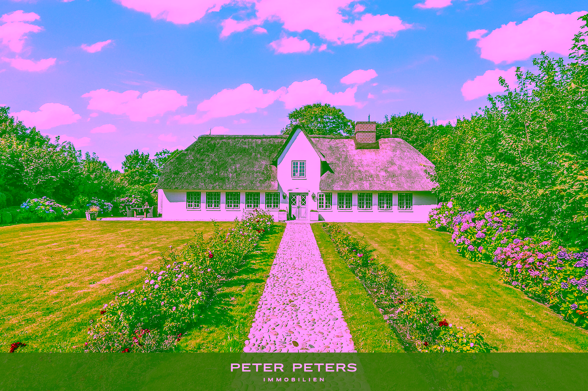 Stilvolles Einfamilienhaus mit Garage, eingebettet in ein traumhaftes Grundstück in Morsum - Titelbild (18290)