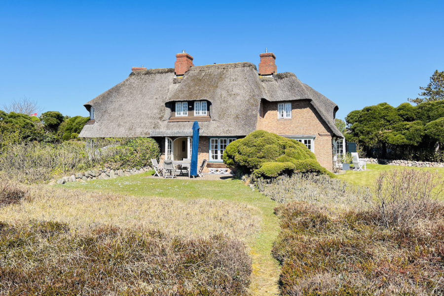 Bild - Charmantes Reethausteil mit unverbaubarem Blick über die Heidefläche in Kampen