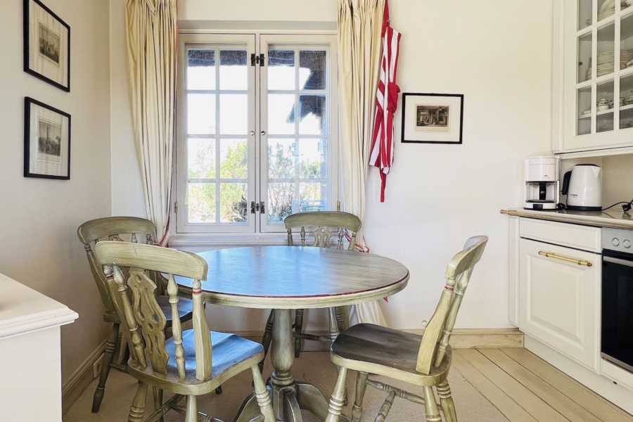 Bild - Charmantes Reethausteil mit unverbaubarem Blick über die Heidefläche in Kampen