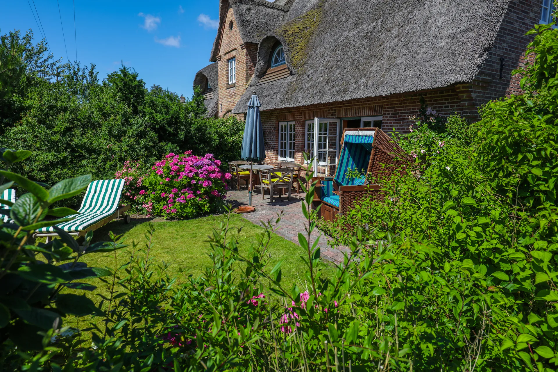 Bild - Großzügiges Reetendhaus mit Garage und sonnigem Garten nahe dem Morsumer Wattenmeer
