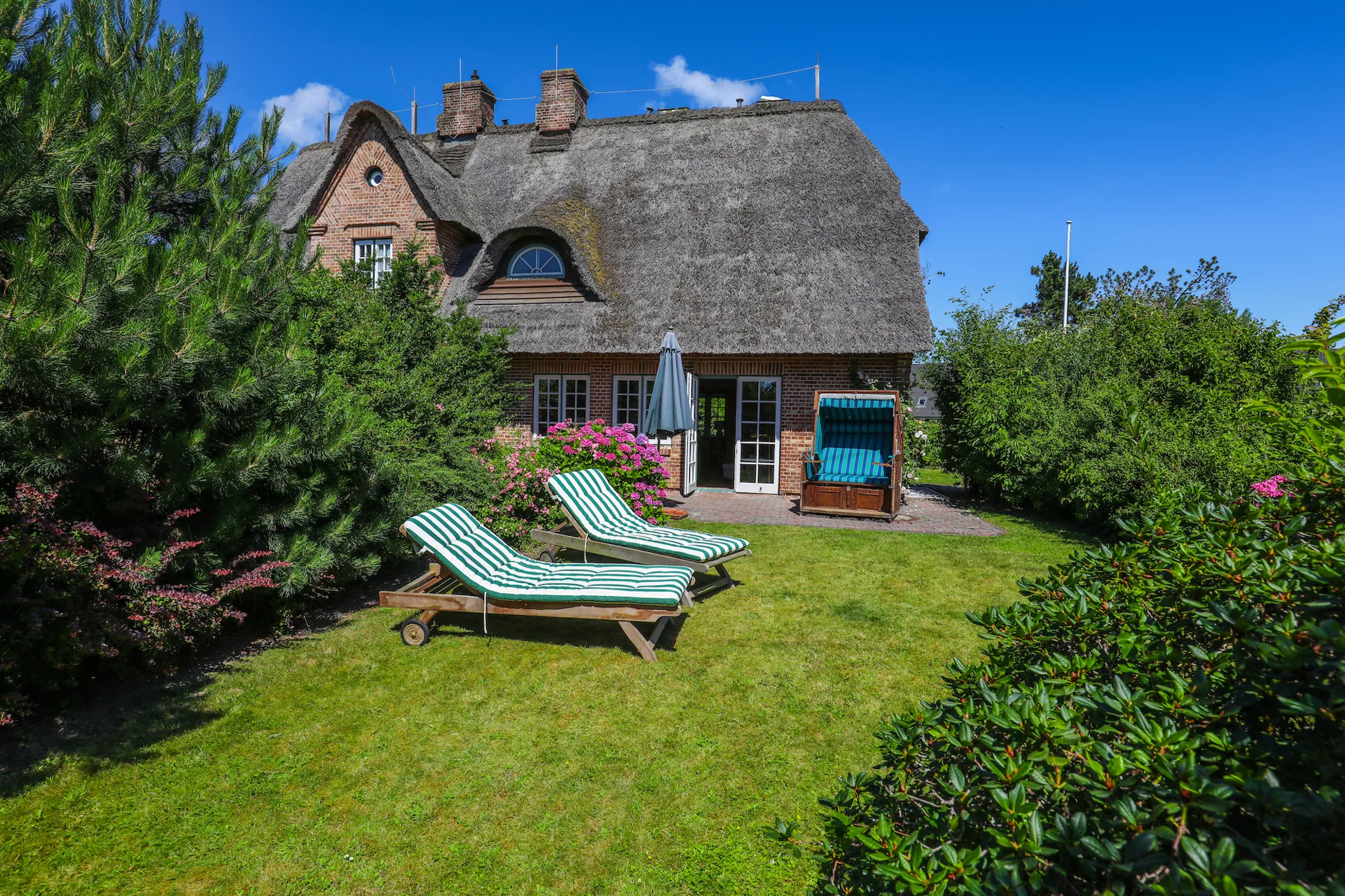 Bild - Großzügiges Reetendhaus mit Garage und sonnigem Garten nahe dem Morsumer Wattenmeer