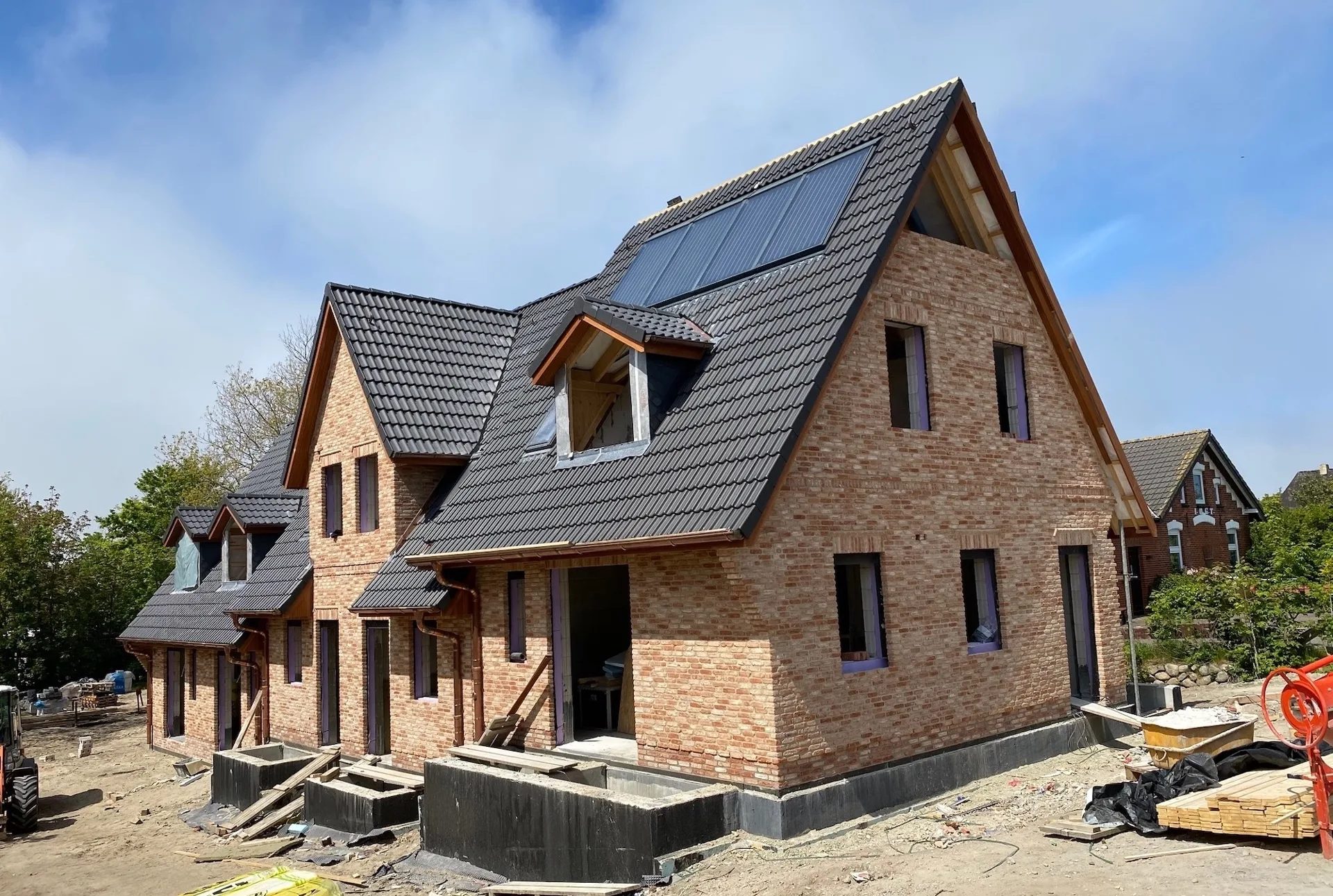 Bild - Großzügige Neubau-Wohnung ohne Untergeschoss nahe den Wiesen und der Tinnumburg