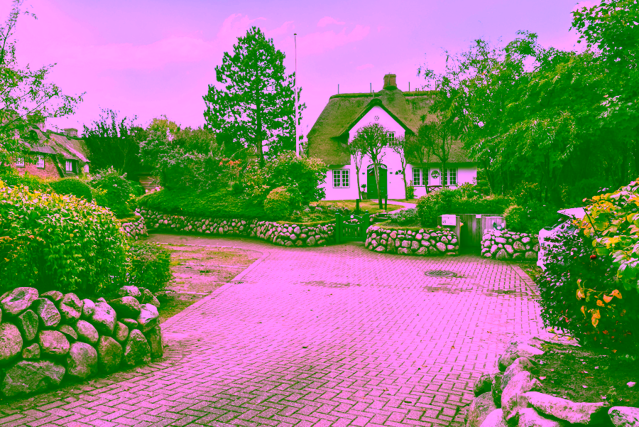 Bild - Schönes Hausteil unter Reet in Keitum