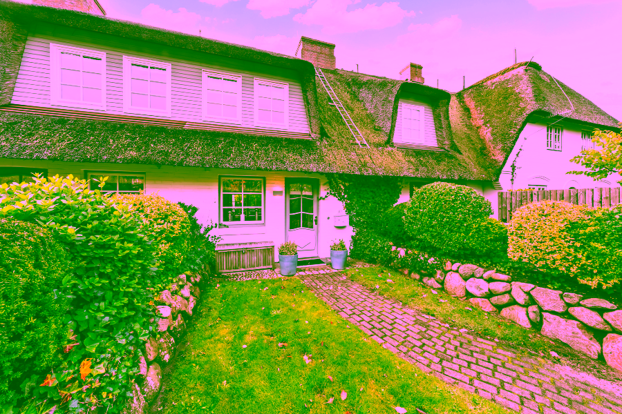 Bild - Schönes Hausteil unter Reet in Keitum