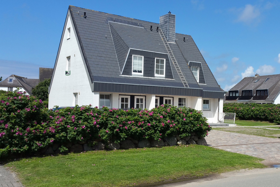 Hausansicht - Charmante Wohnung fußläufig zum Meer in Wenningstedt