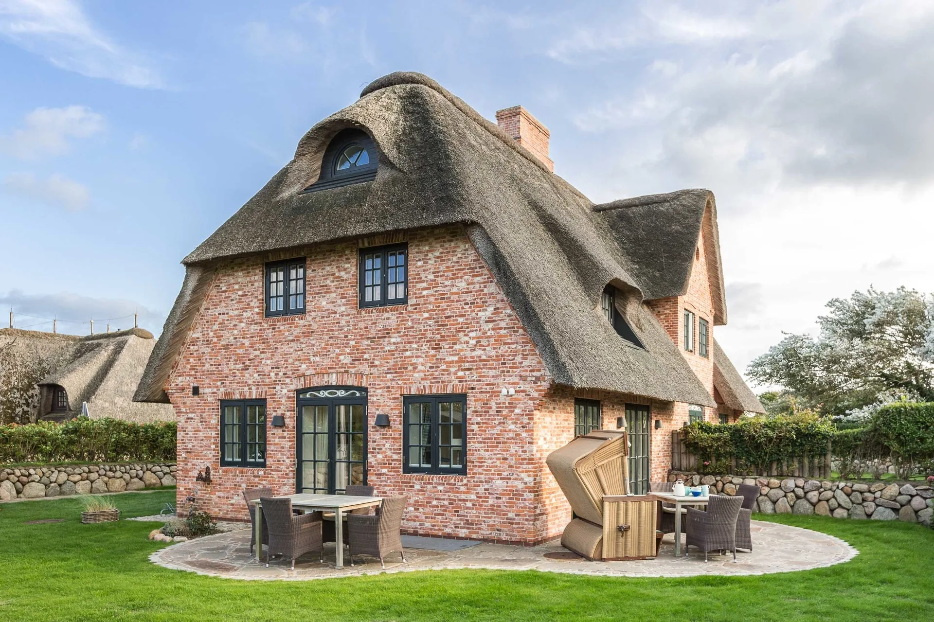 Bild - Reethaushälfte in begehrter Lage zwischen Strand und Dorfteich