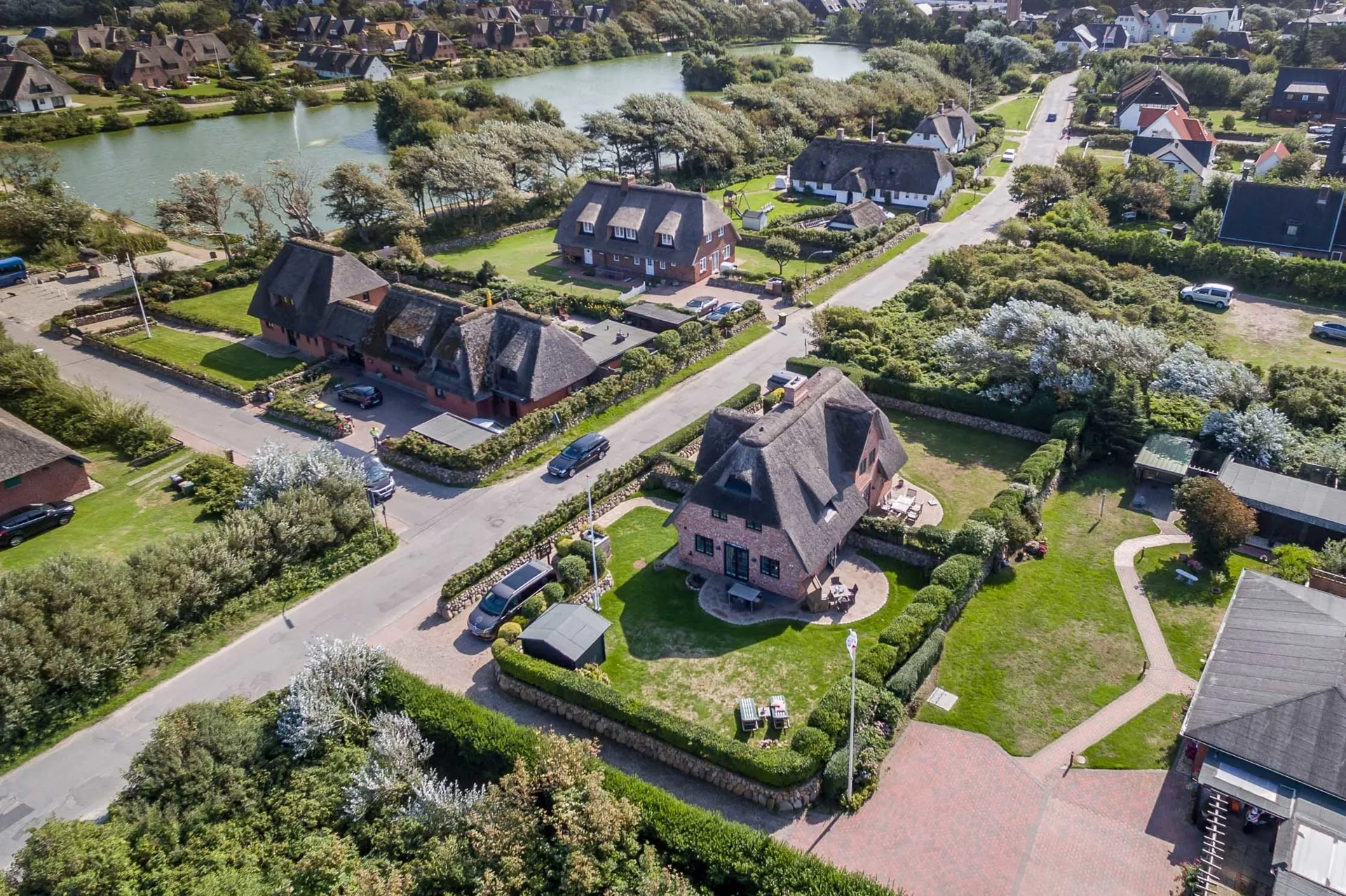 Bild - Reethaushälfte in begehrter Lage zwischen Strand und Dorfteich
