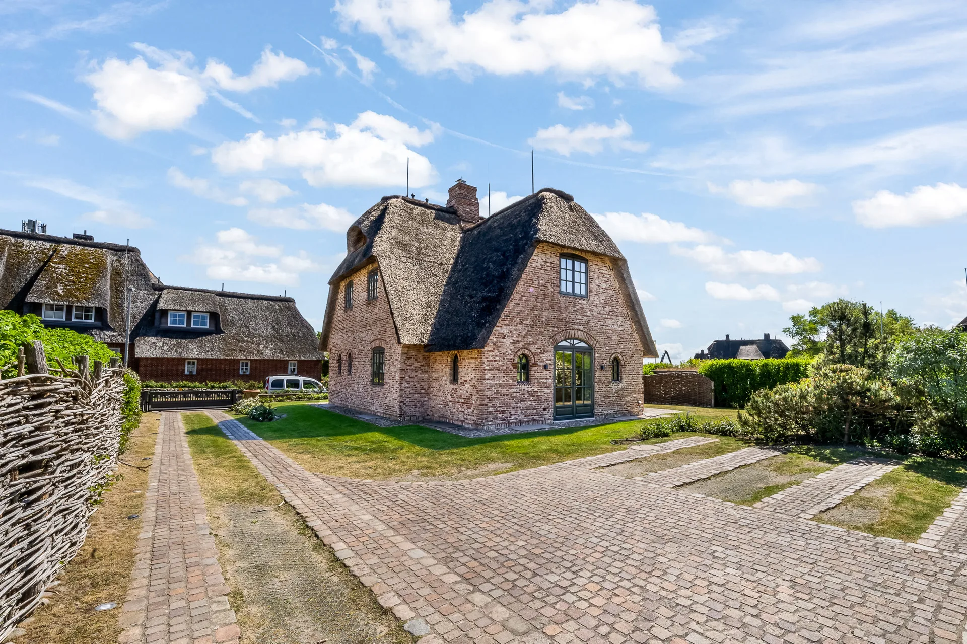 Bild - Einfamilienhaus unter Reet in toller Lage von List