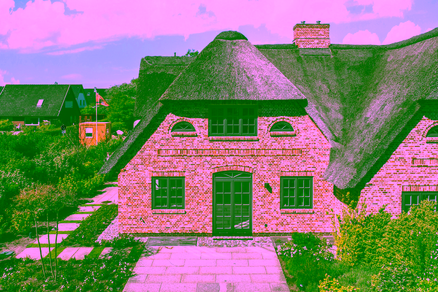 Bild - Großzügiges Neubau-Doppelhaus unter Reet in toller Lage von Wenningstedt