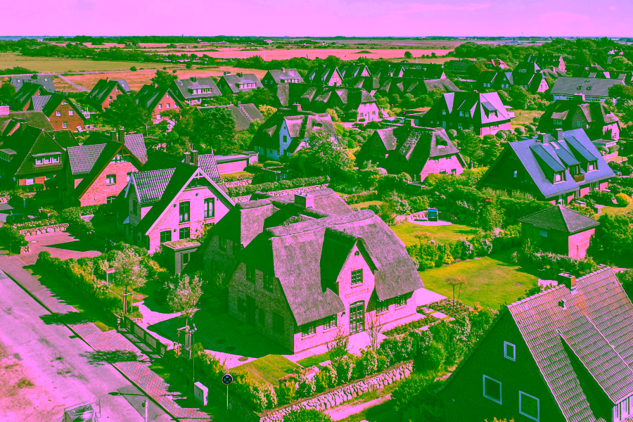 Bild - Großzügiges Neubau-Doppelhaus unter Reet in toller Lage von Wenningstedt