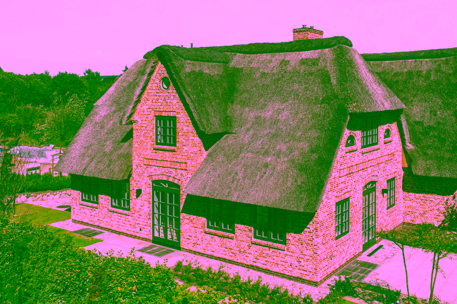 Bild - Großzügiges Neubau-Doppelhaus unter Reet in toller Lage von Wenningstedt