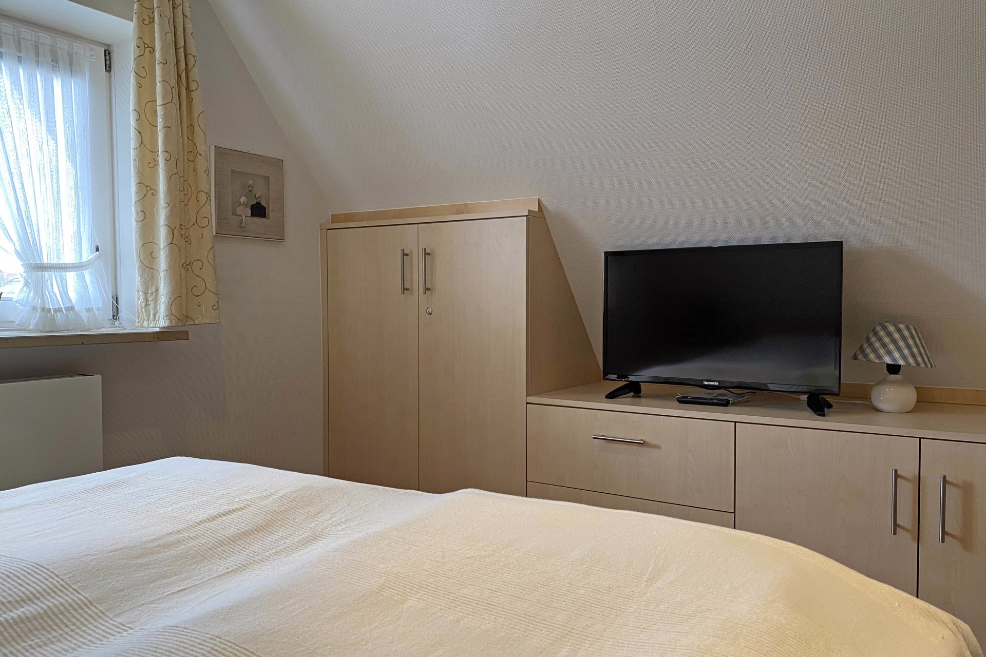 SZ2 - Helle, gepflegte 2-Zimmer-Dachgeschosswohnung in Wenningstedt