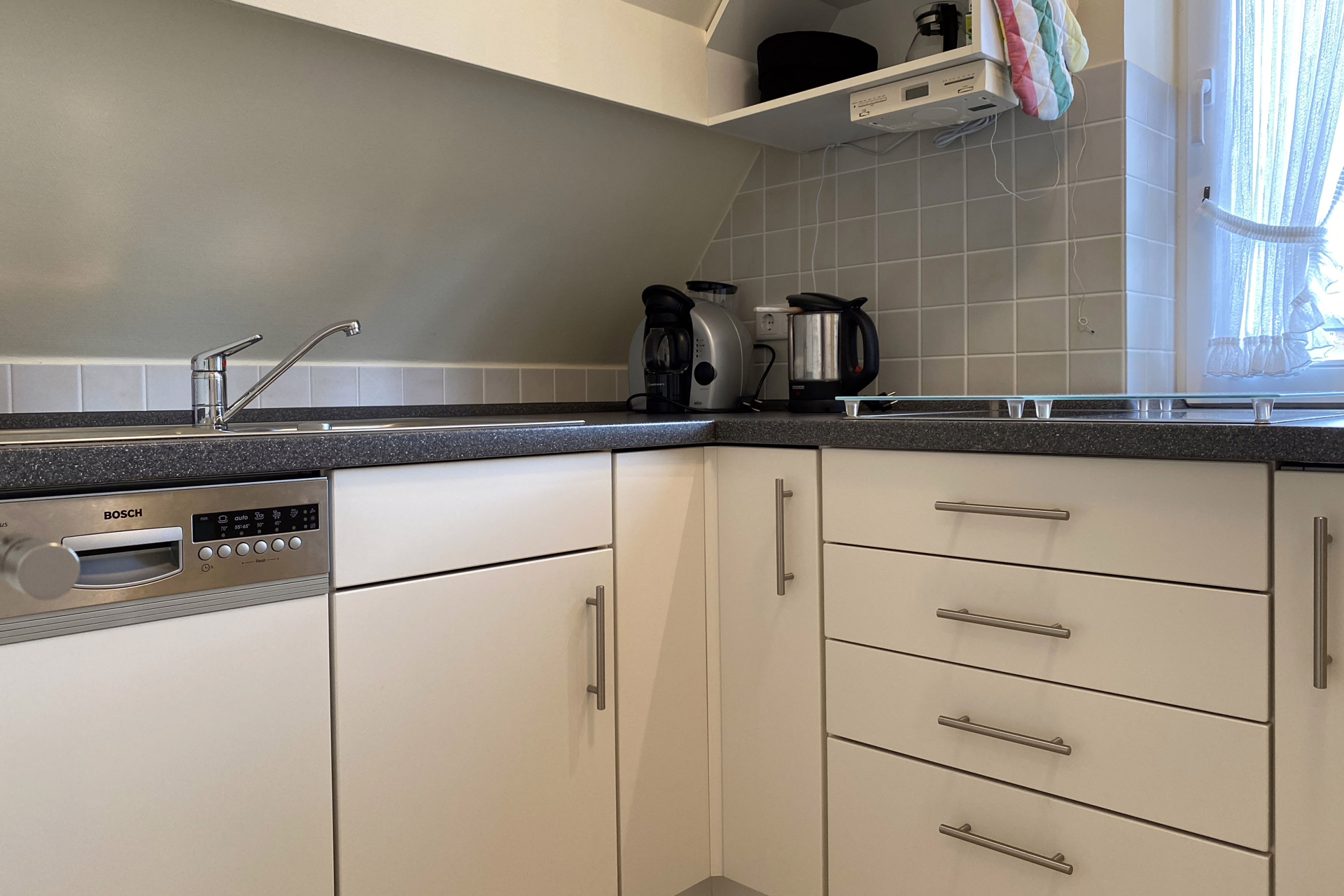 Bild - Helle, gepflegte 2-Zimmer-Dachgeschosswohnung in Wenningstedt