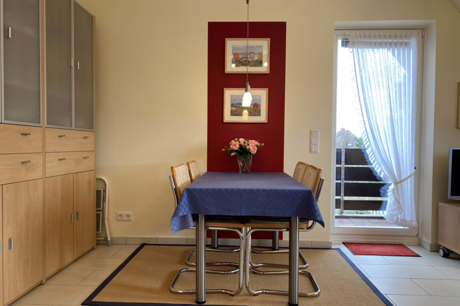 Bild - Helle, gepflegte 2-Zimmer-Dachgeschosswohnung in Wenningstedt