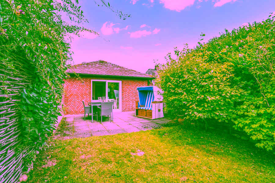 Bild - Reetgedecktes Mehrfamilienhaus in Strandnaher Lage