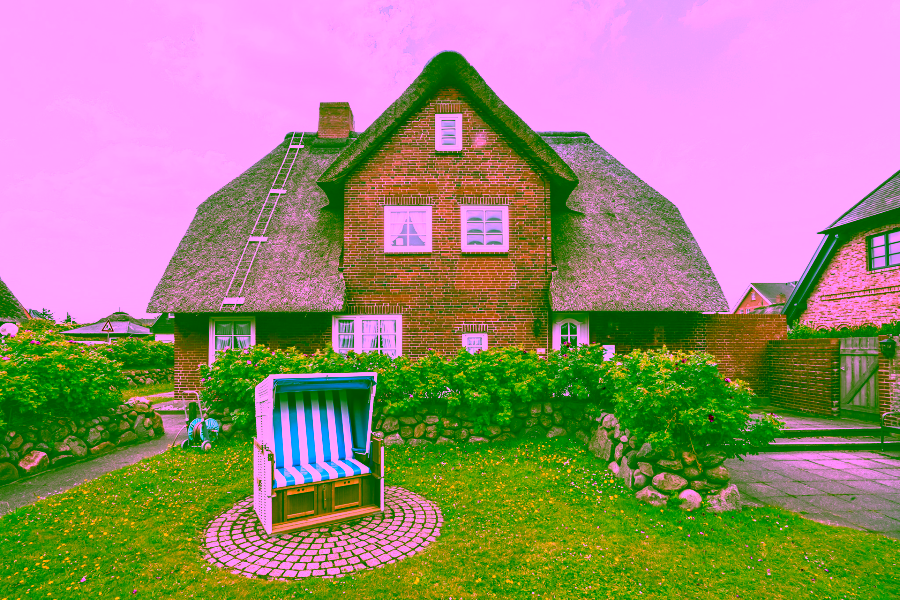 Bild - Reetgedecktes Mehrfamilienhaus in Strandnaher Lage