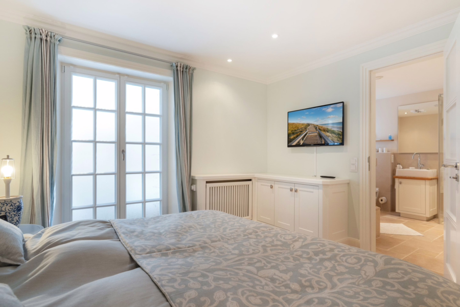 Bild - Reetgedecktes Mehrfamilienhaus in Strandnaher Lage