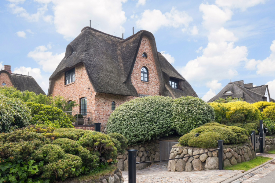 Bild - Reetgedecktes Mehrfamilienhaus in Strandnaher Lage