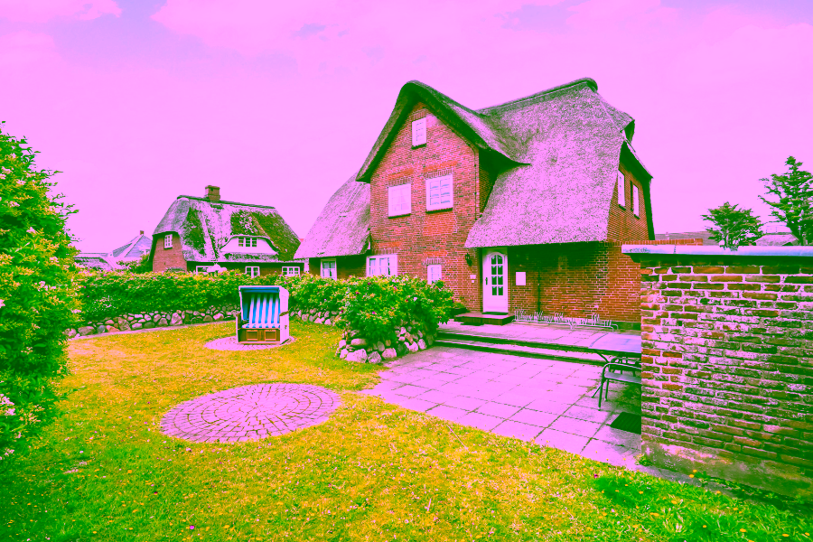 Bild - Reetgedecktes Mehrfamilienhaus in Strandnaher Lage