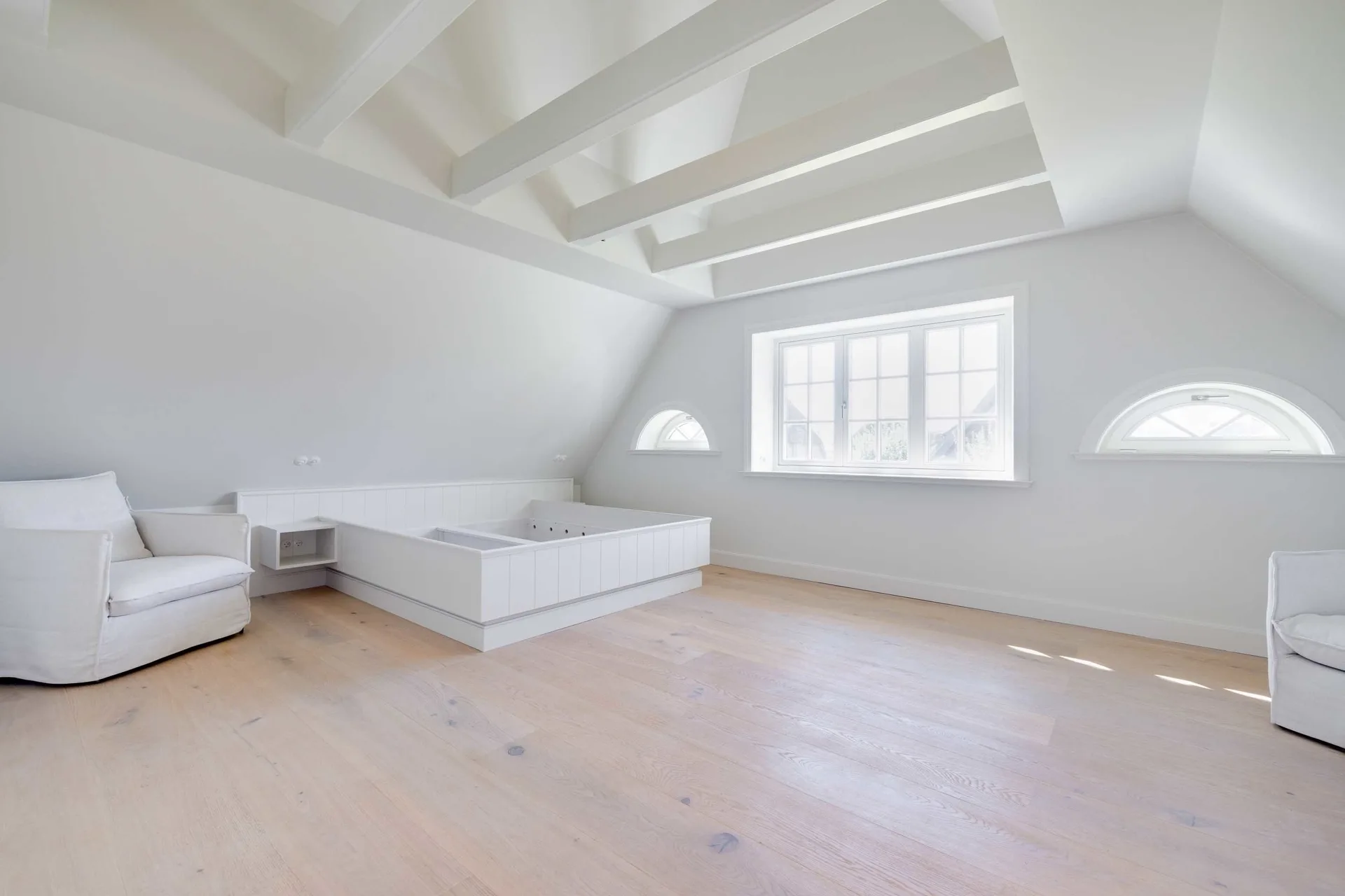 Bild - Großzügiges Neubau-Doppelhaus unter Reet in toller Lage von Wenningstedt