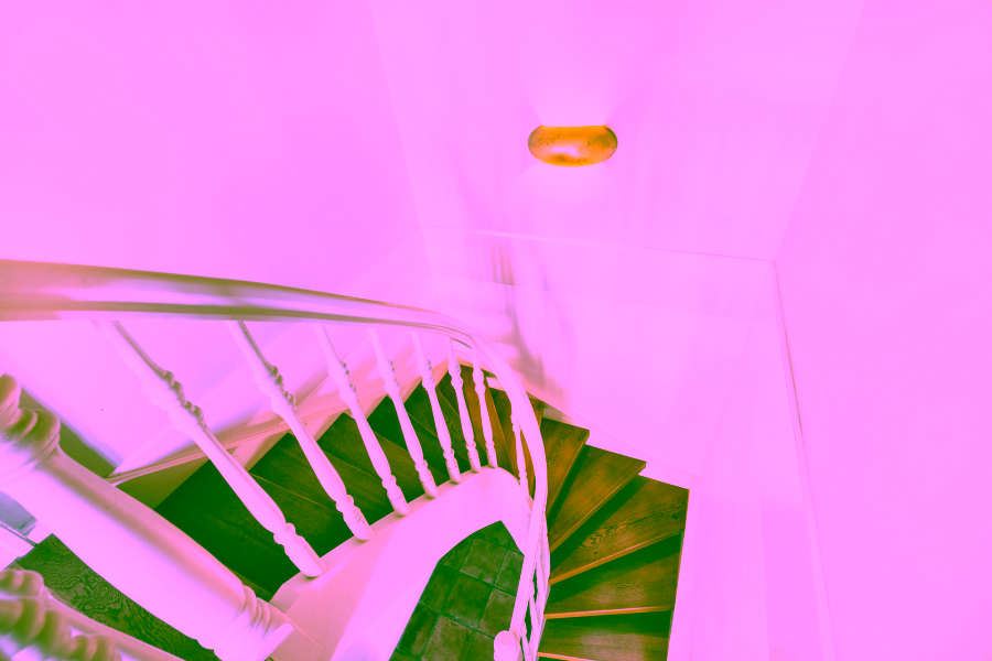 Bild - Reetgedecktes Reihenendhaus in einem wieder errichteten Friesenhof