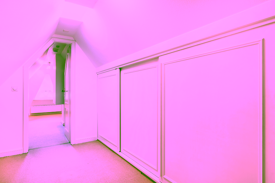 Bild - Reetgedecktes Reihenendhaus in einem wieder errichteten Friesenhof