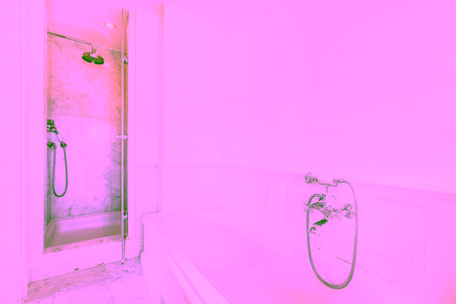 Bild - Reetgedecktes Reihenendhaus in einem wieder errichteten Friesenhof