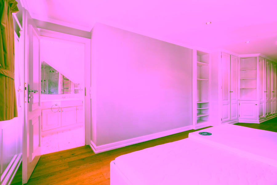 Bild - Reetgedecktes Reihenendhaus in einem wieder errichteten Friesenhof